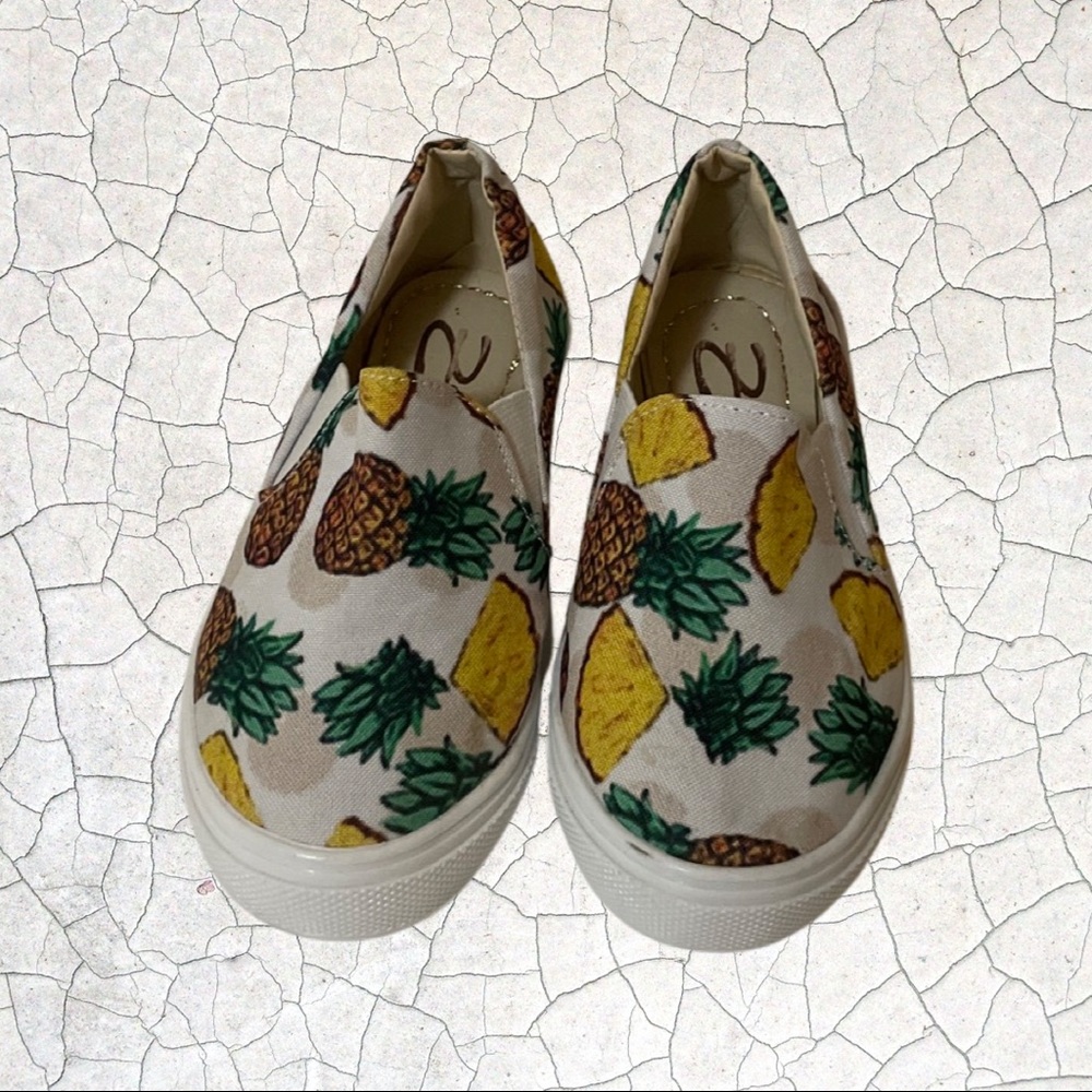 Zipolite Pineapple Shoes ( SZ 15 1/2 EU US size 1 C)